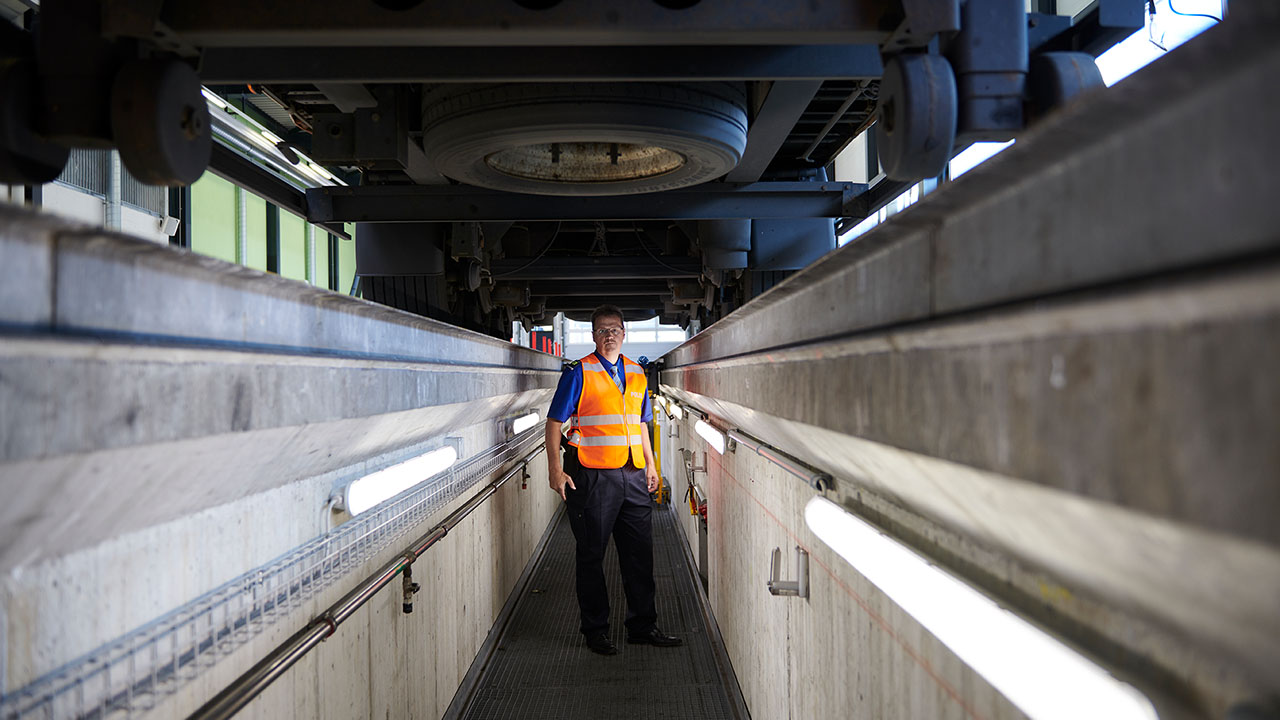 Strenge Kontrollen - Leben in der Kabine Leben in der Kabine
